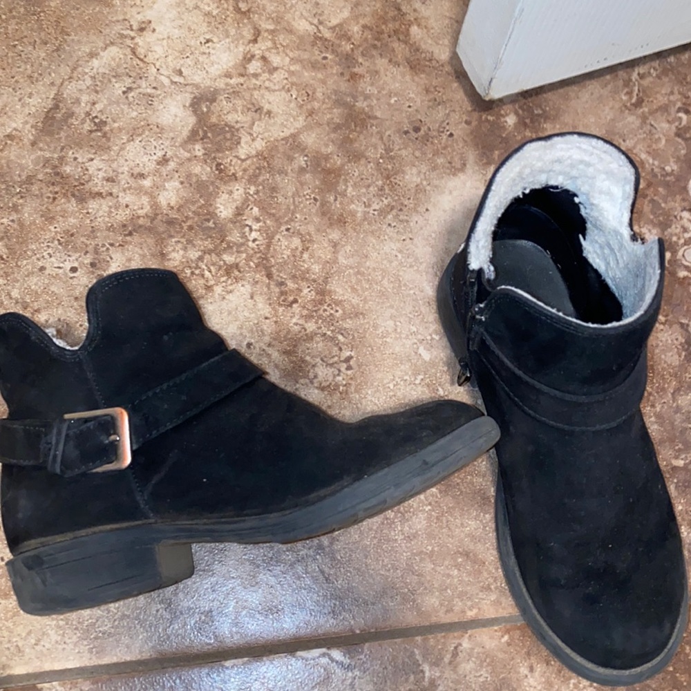 Girls black boots